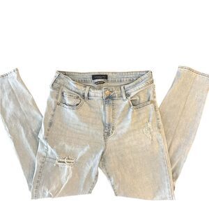 Aeropostale High Rise Jeggings. Distressed Light Wash with Stretch. EUC.